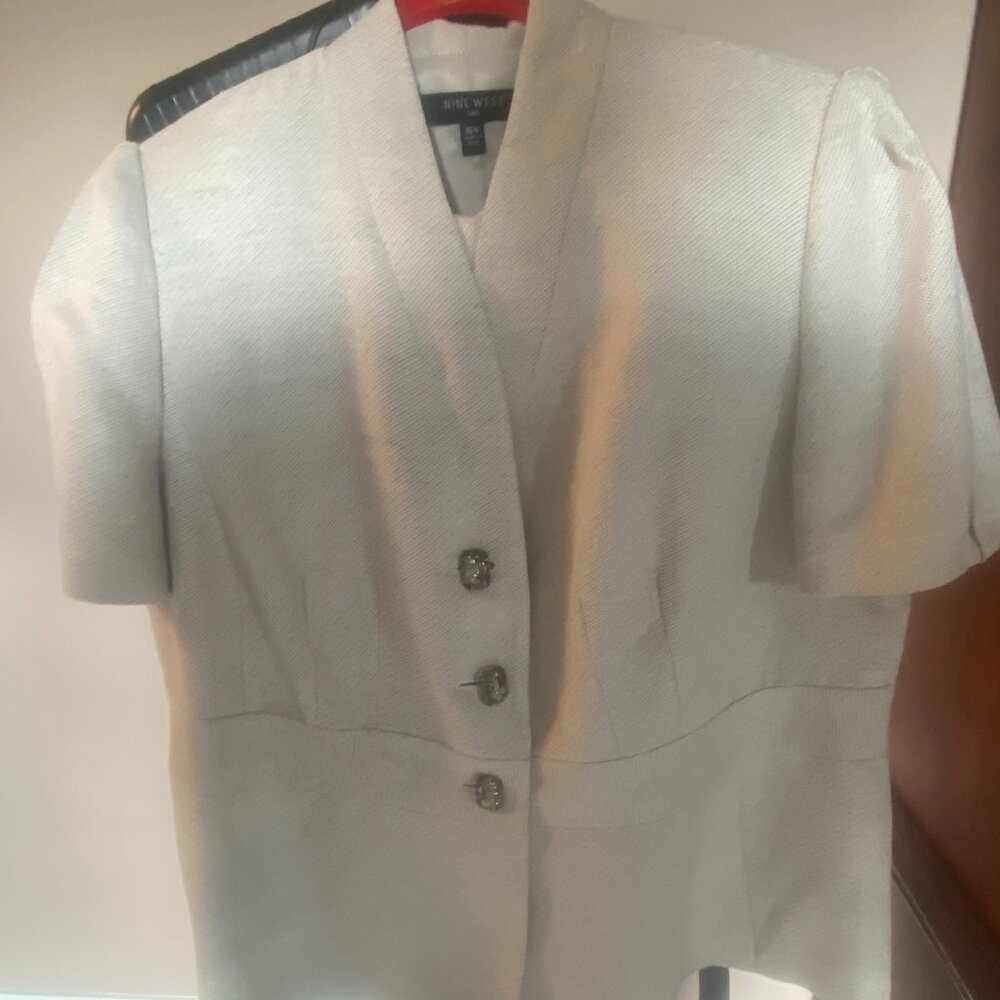 Nine West Women's Short Sleeve Skirt Suit, Off White Color, Size 16W